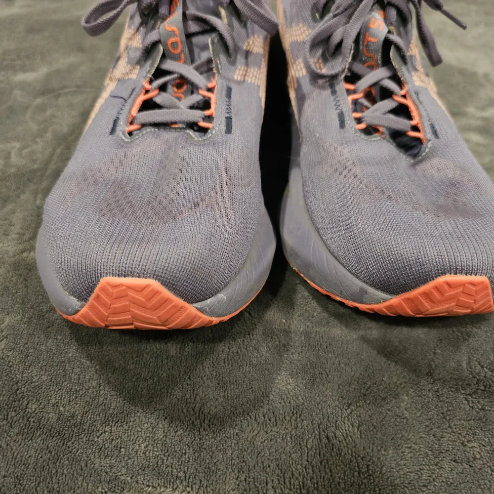 Men's ASICS Novablast - Picture 2 of 9